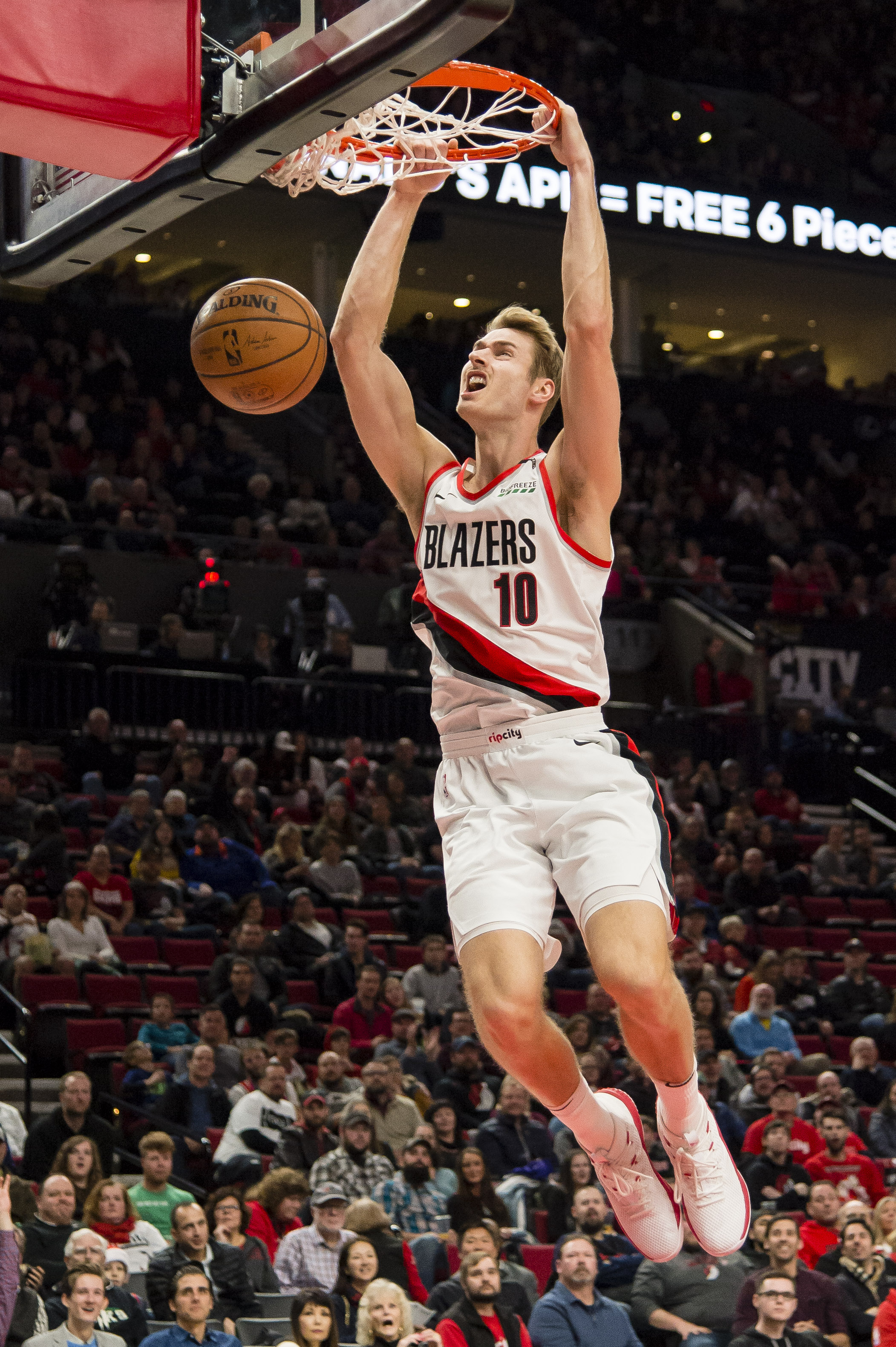 萨索洛2-2比萨，恩佐拉、马蒂奇破门，索尔茨维特读秒绝平（萨索洛2-2战平比萨：恩佐拉、马蒂奇建功，索尔茨维特压哨扳平）